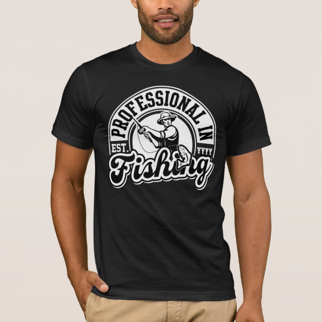Professionell i fiske (Est. Årsanpassade) Tee Shirt (Framsida)