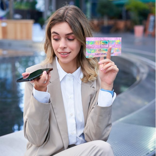 Professionell Makeup Artist Logotyp Holograph Lila Visitkort (
Unlock your universe of unlimited potential with FlorenceK's vibrant and transformative designs)