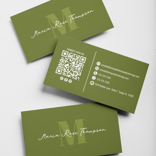 Professionell Modernt Monogram Grönt QR-kod  Visitkort (Elegant olive green monogram business card featuring a custom QR code for instant connections.)