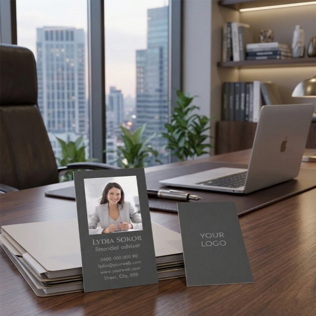 Professionell mörkgrå visitkort med foto (Skapare uppladdad)