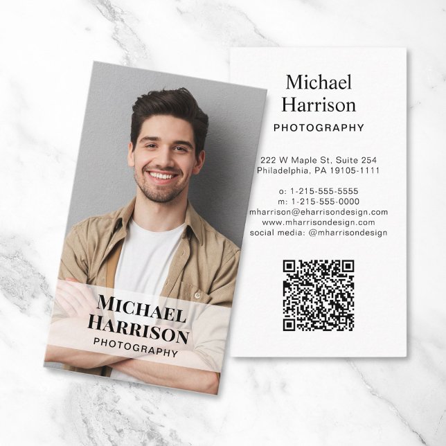 Professionell QR-kodfoto Visitkort (Make a lasting impression with this modern business card featuring your photo and scannable QR code)
