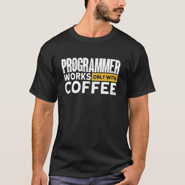 Programmeraren fungerar endast med kaffeprogrammer t shirt (Framsida)
