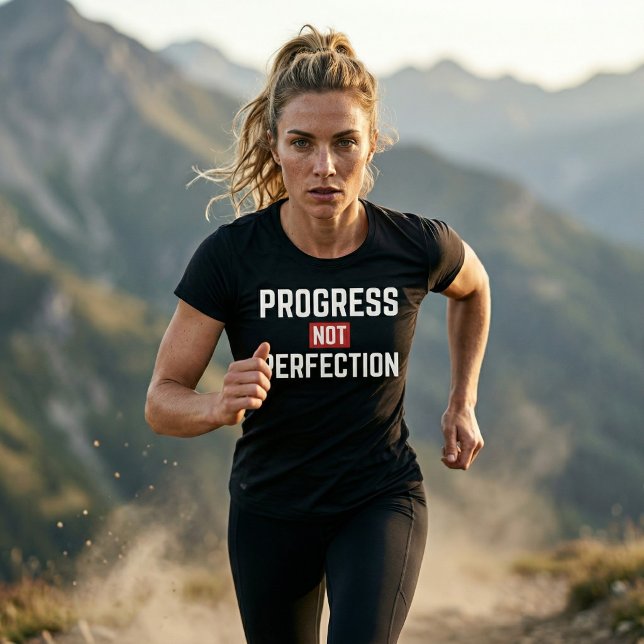Progress Inte Perfektion Gym Motivation T-Shirt (Built on discipline. Driven by progress.)