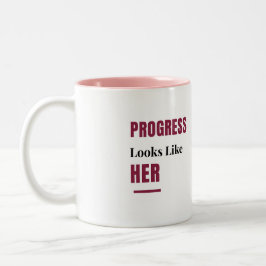 Progress Looks Like Her pink Mug – Gift for Women Två-Tonad Mugg