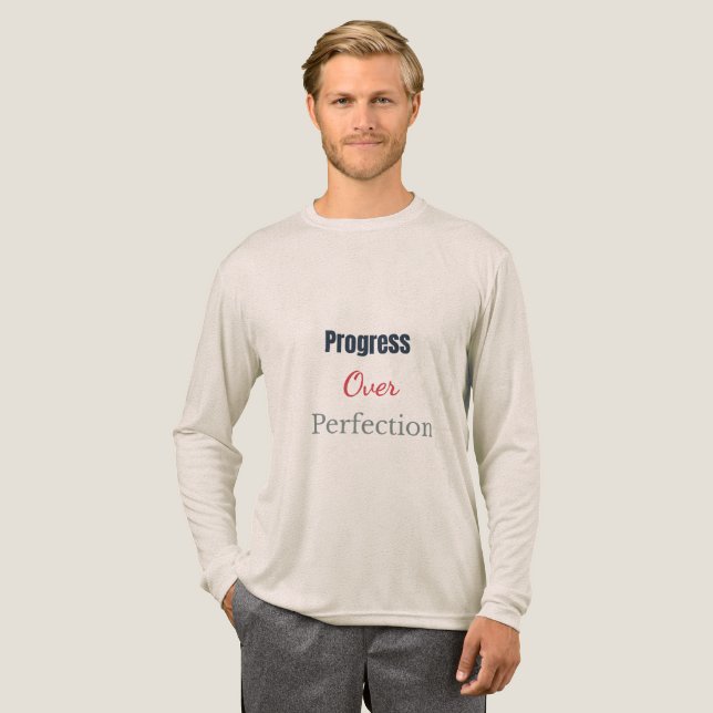 Progress Over Perfection – Motivational Typography T Shirt (Hel framsida)