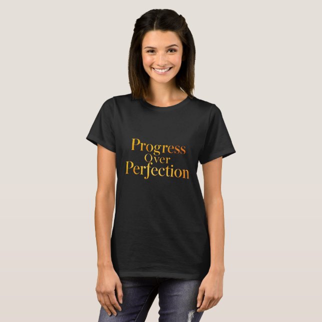 Progress Over Perfection Women’s Motivational Tee (Hel framsida)
