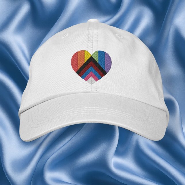 Progress-Pride Heart Broderad Keps (Progress Pride Heart Embroidered Baseball Cap by Ricaso. LGBTQ love heart embroidery)