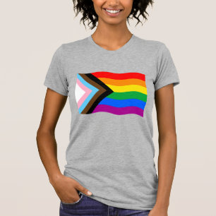 Progress Pride Viftande Flagga T Shirt