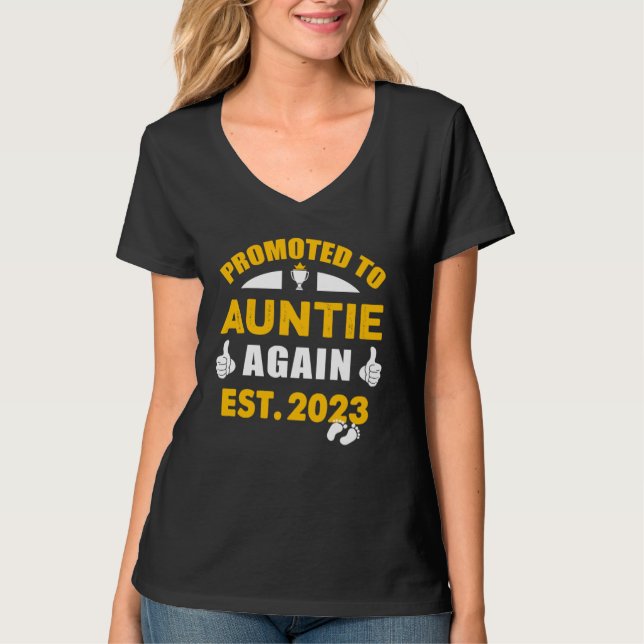 Promoted To Auntie Again 2023 Pregnancy Announceme T Shirt (Framsida)