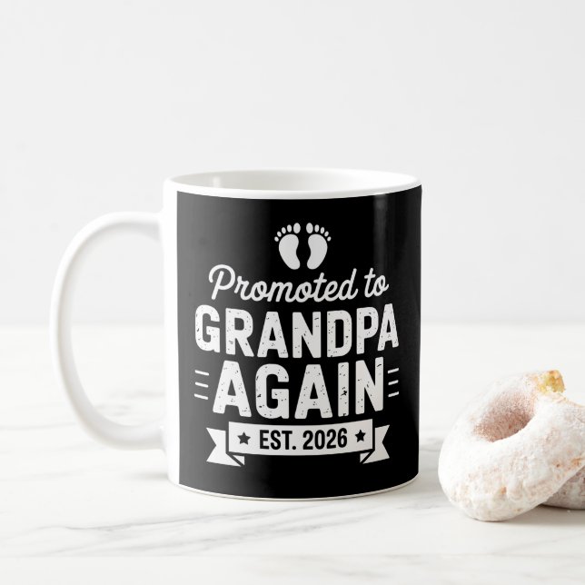 Promoted To Be Grandpa Again Est 2026 Soon Family Kaffemugg (Med munk)