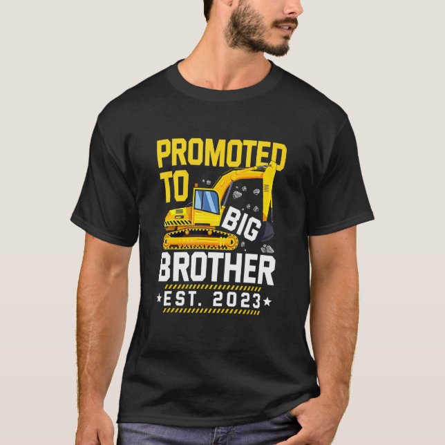 Promoted to Big Bro 2023 Leveled up to Big Brother T Shirt (Framsida)