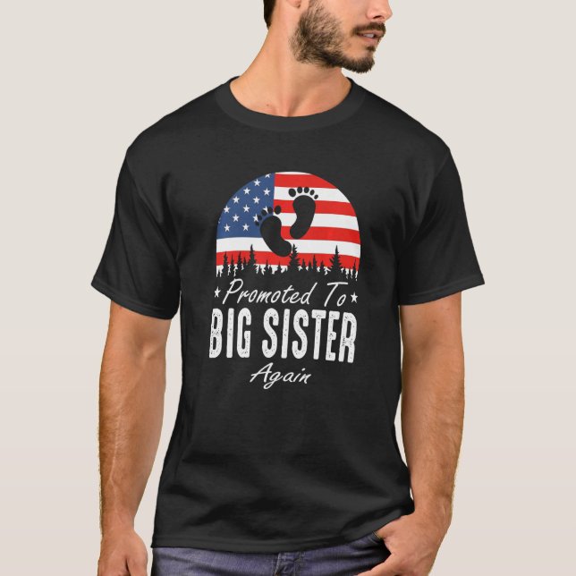 Promoted To Big Sister Again 2024 US Flag Father's T Shirt (Framsida)