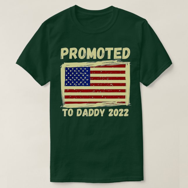Promoted To Daddy 2022 First Time Fathers Day New  T Shirt (Design framsida)