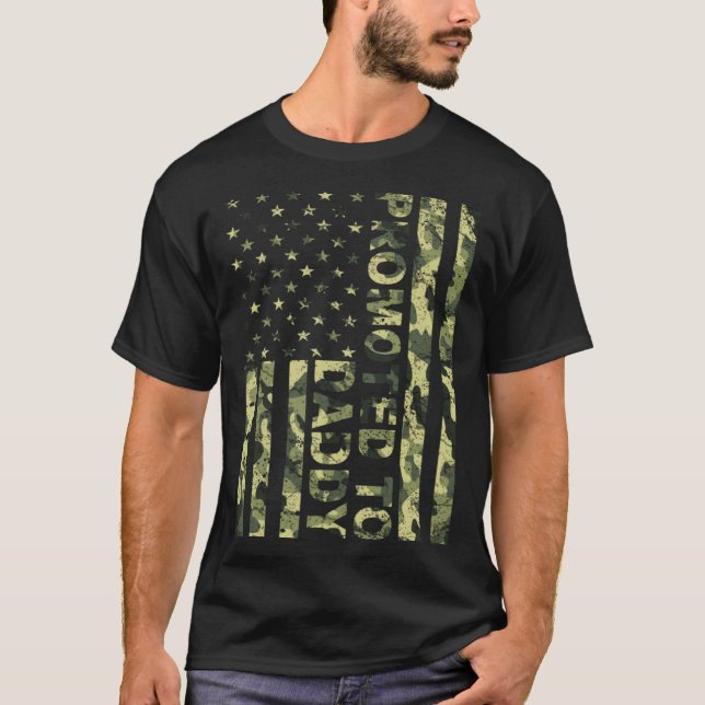 Promoted To Daddy American Flag Camo Fathers Day T Shirt (Framsida)