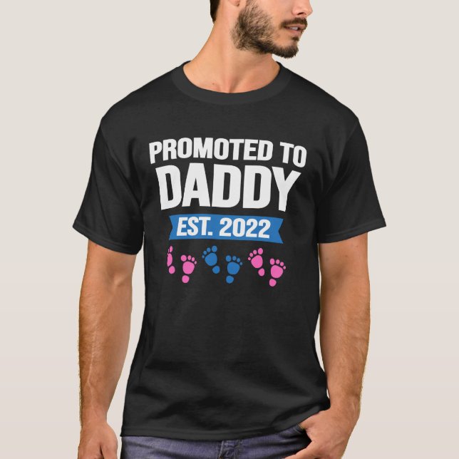 Promoted To Daddy Est 2022 Triplets Baby Announce  T Shirt (Framsida)
