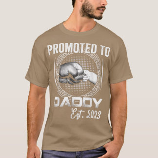 Promoted to Daddy Est 2023 Funny Pregnancy Announc T Shirt