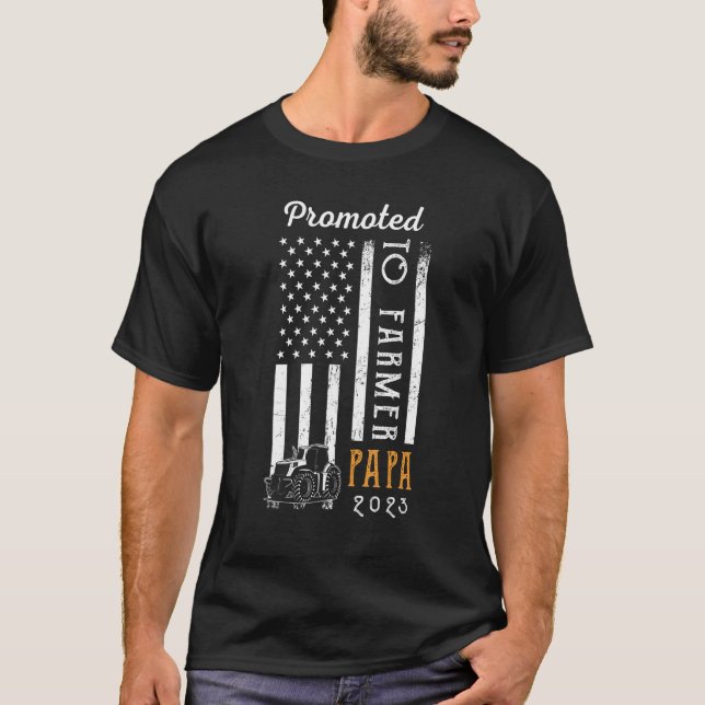 Promoted To Farmer Papa 2023 New Papa USA Flag Pre T Shirt (Framsida)