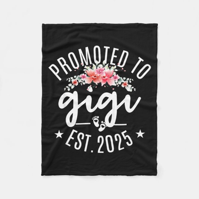 Promoted To Gigi 2025 Flower First Time New Grandm Fleecefilt (Framsidan)