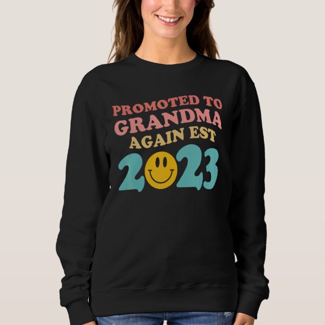Promoted To Grandma Again 2023 Mothers Day Nana Gi T Shirt (Framsida)