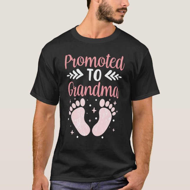Promoted To Grandma Cute First Time Grandparent Pr T Shirt (Framsida)
