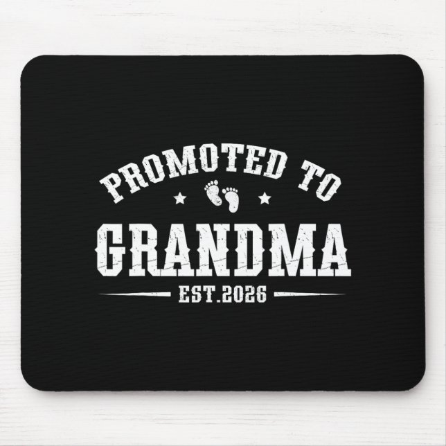 Promoted To Grandma Est. 2026 Grandparents Baby An Musmatta (Framsidan)