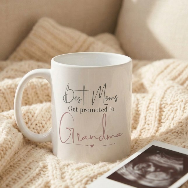 Promoted to Grandma Gift Pregnancy Announcement Kaffemugg (Skapare uppladdad)