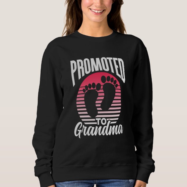 Promoted To Grandma Pregnant First Time Grandparen T Shirt (Framsida)