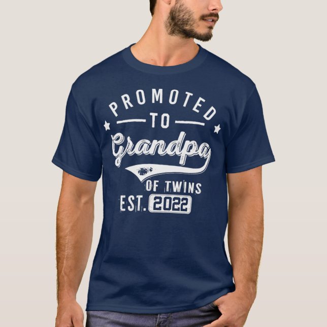 Promoted To Grandpa Of Twins Est 2022 Twin Baby T Shirt (Framsida)
