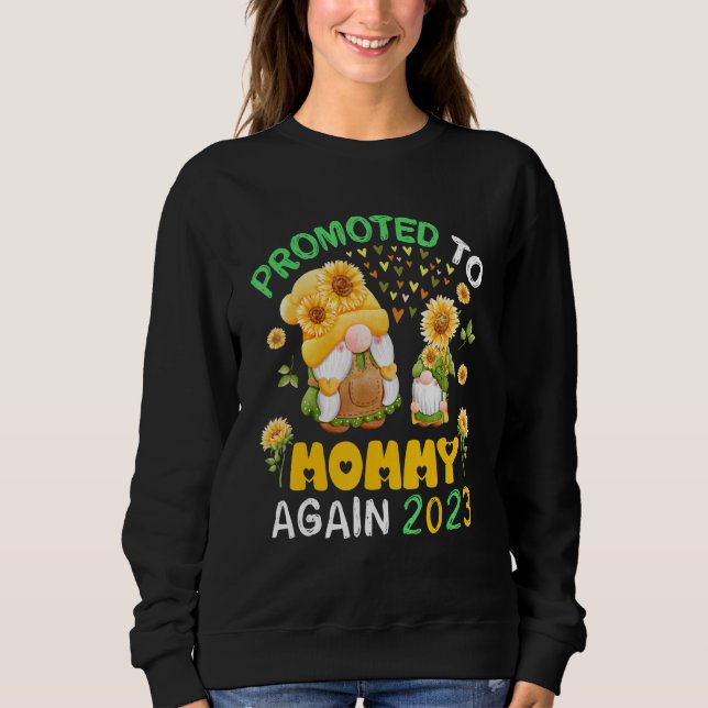 Promoted To Mommy Again 2023 Sunflowers Gnomes Bab T Shirt (Framsida)