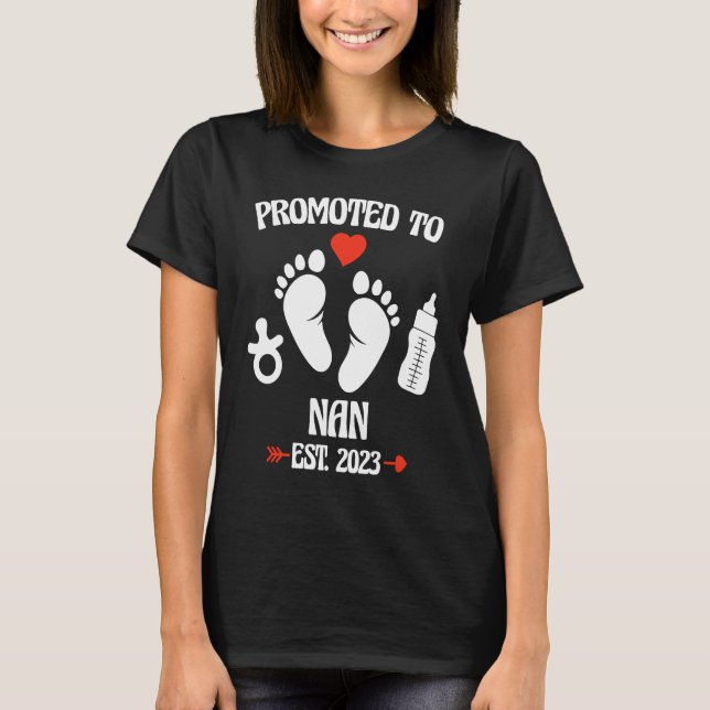 Promoted To Nan 2023 First Time New Grandma Pregna T Shirt (Framsida)
