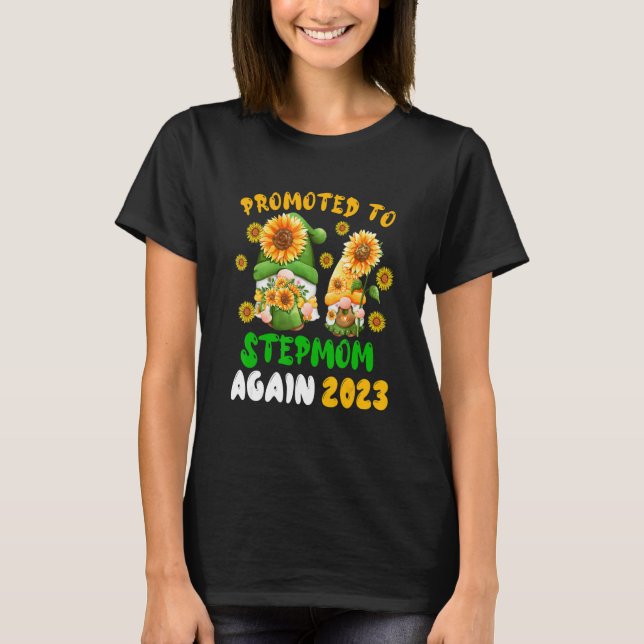 Promoted To Stepmom Again 2023 Two Floral Gnomes P T Shirt (Framsida)