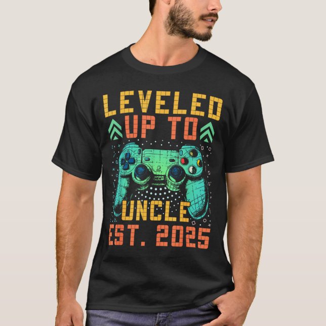 Promoted To Uncle 2025 Leveled Up To Uncle Est 202 T Shirt (Framsida)