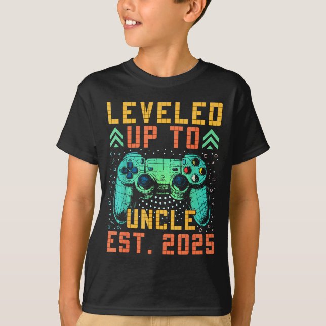 Promoted To Uncle 2025 Leveled Up To Uncle Est 202 T Shirt (Framsida)