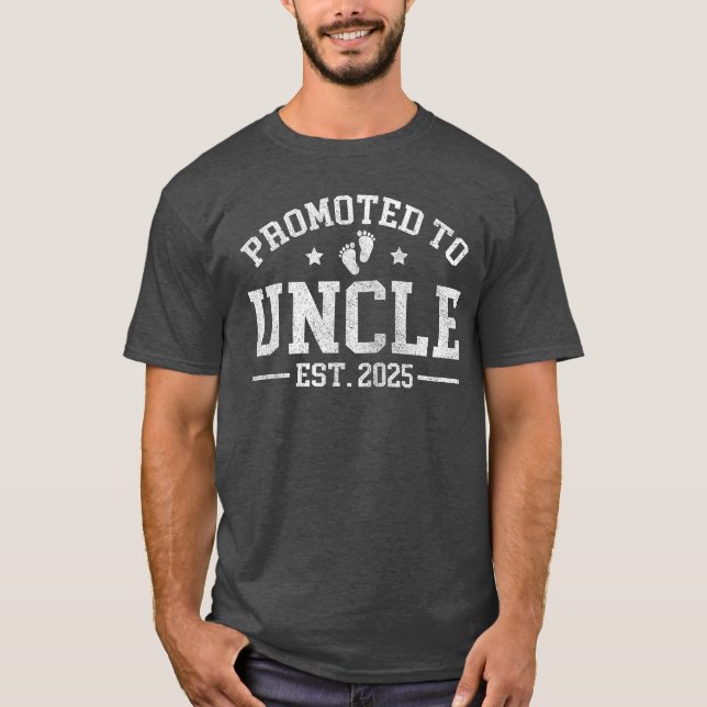 Promoted to Uncle est 2025 Baby Announcement for U T Shirt (Framsida)