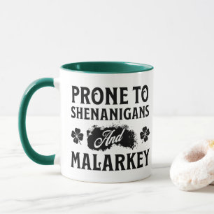 Prone till Shenanigans och Malarkey St patrick's d Mugg