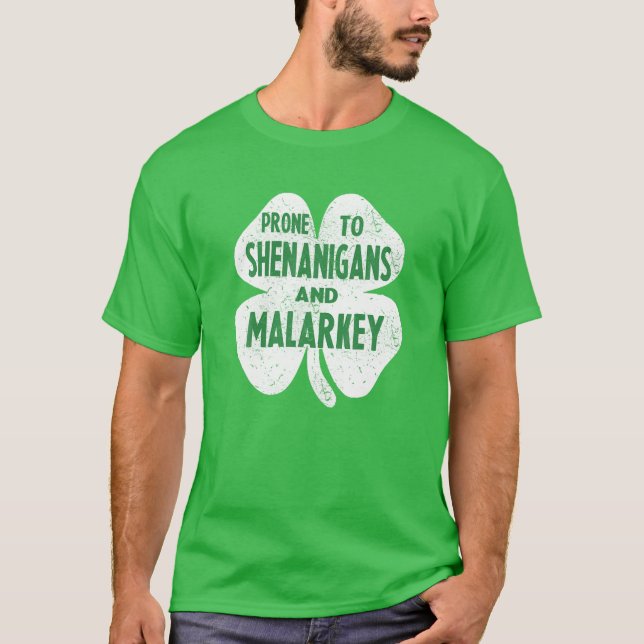 Prone to Shenanigans and Malarkey Funny St Patrick T Shirt (Framsida)