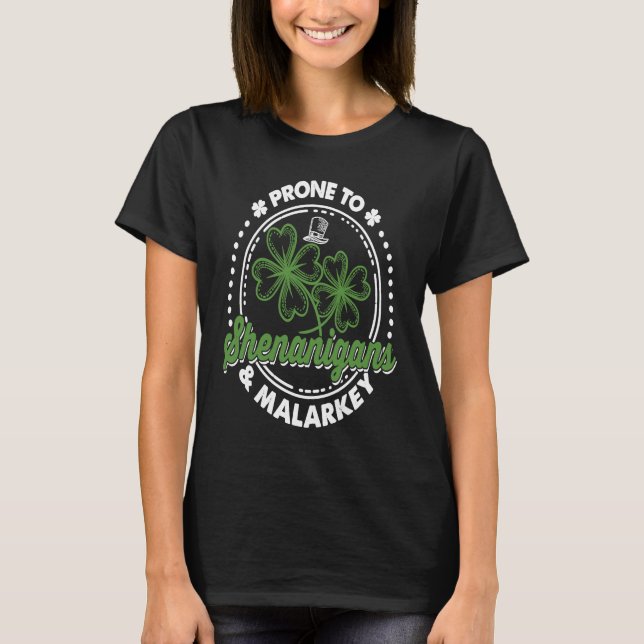 Prone To Shenanigans And Malarkey Shamrock St Patr T Shirt (Framsida)