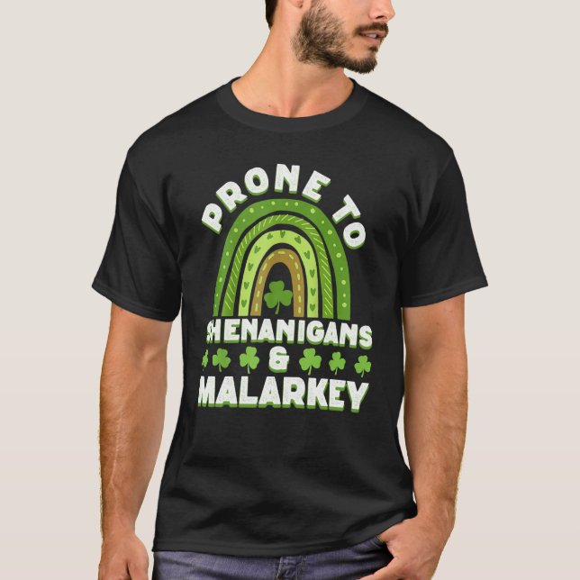 Prone To Shenanigans And Malarkey St Patricks Day  T Shirt (Framsida)