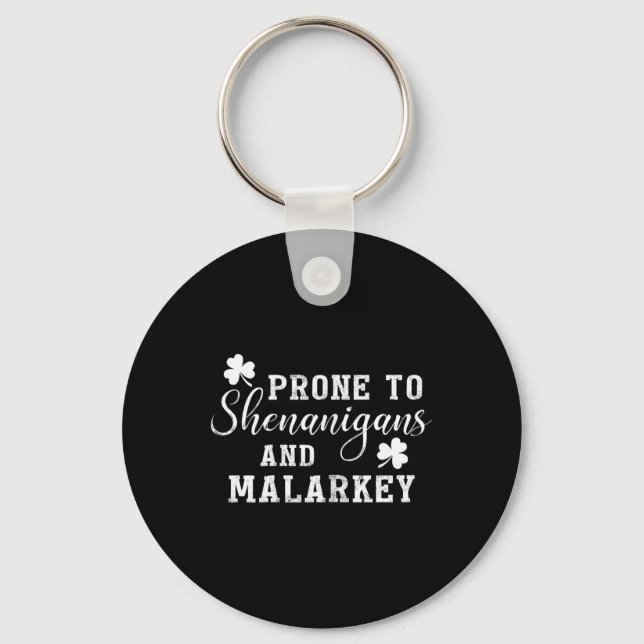 Prone To Shenanigans And Malarkey T Shirt St Patri Nyckelring (Framsida)