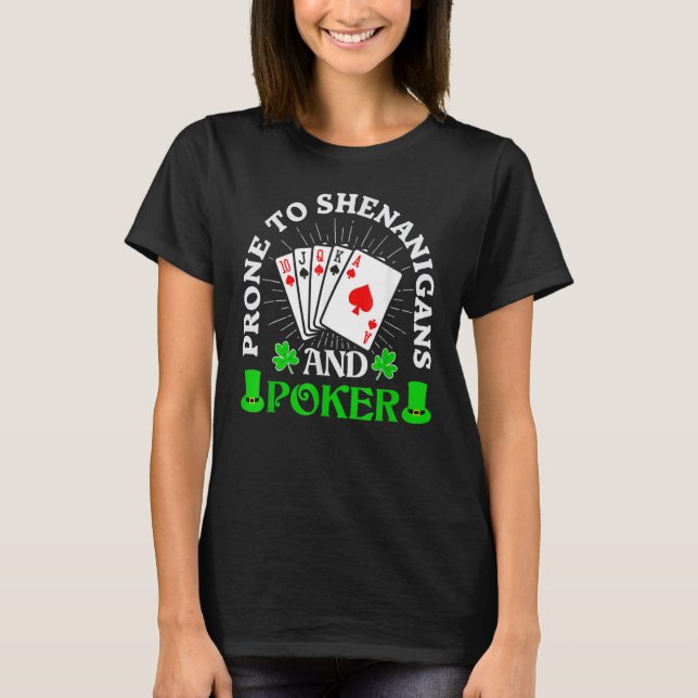 Prone To Shenanigans And Poker Shamrock St Patrick T Shirt (Framsida)