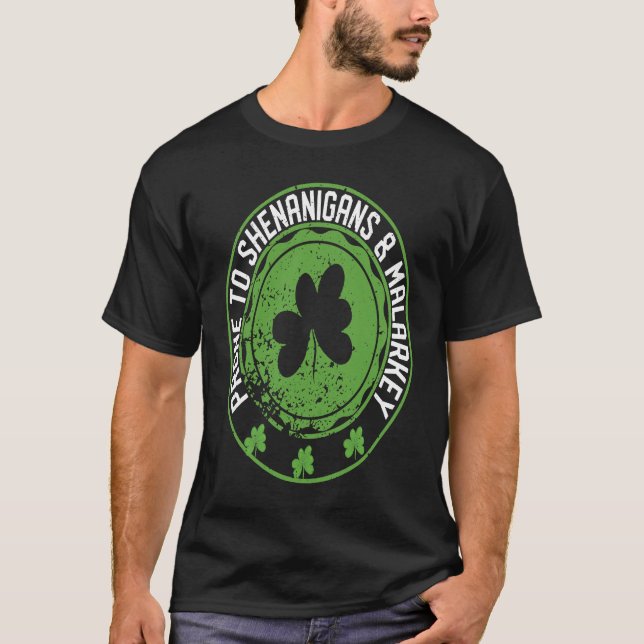 Prone To Shenanigans & Malarkey Fun C St Patrick's T Shirt (Framsida)