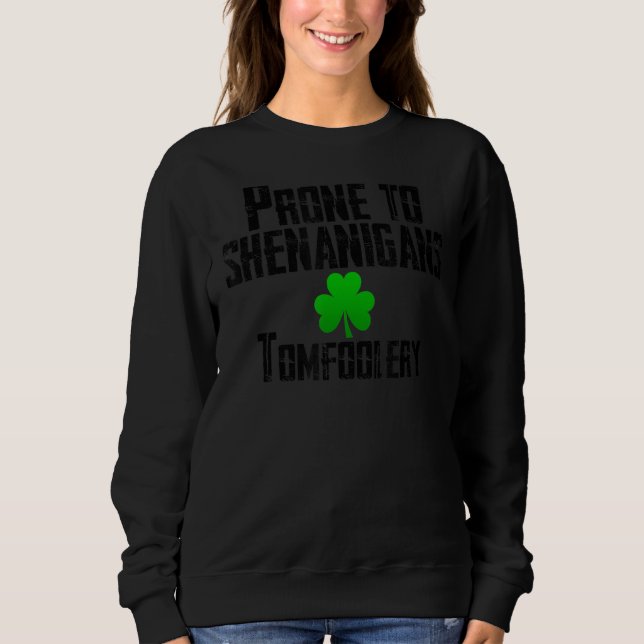 Prone to Shenanigans Tomfoolery Funny St Patrick S T Shirt (Framsida)