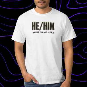Pronouns Han Svart och Guld T Shirt