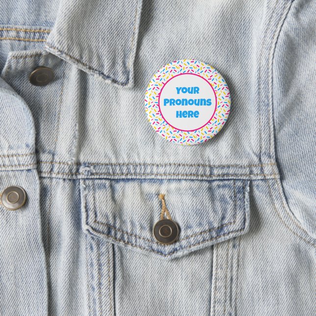 PRONOUNS Rainbow Sprinkles Pansexual Pride Flagga Knapp (In Situ)
