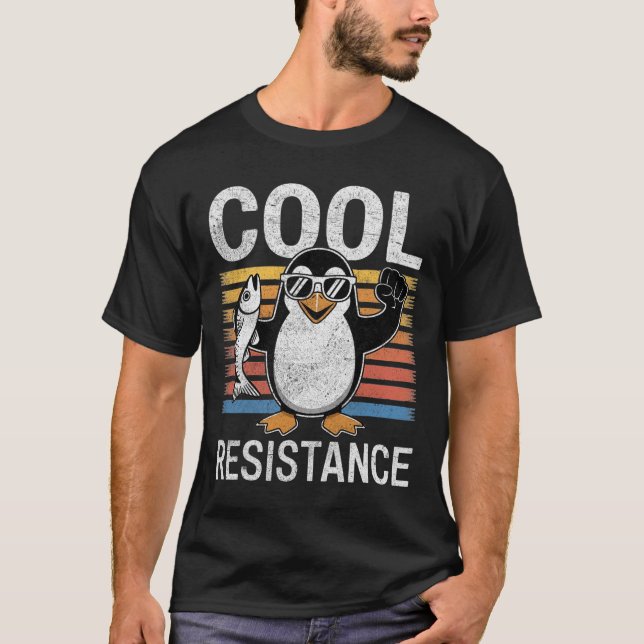 Protestant om Coola Resistens Penguin Tariffs T Shirt (Framsida)