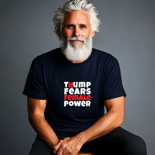 Protestslogan i student mot trumman är röd vit t shirt