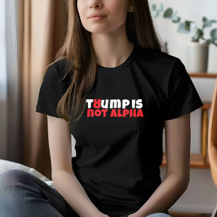 Protestslogan med röd elegant mot Trump student T Shirt