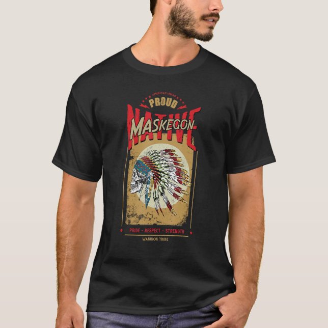 Prou för Maskegon Native Indian Warrior Tribe T Shirt (Framsida)