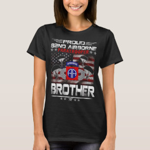 Proud 82:a Airborne Paratrooper Brother US Flagga T Shirt
