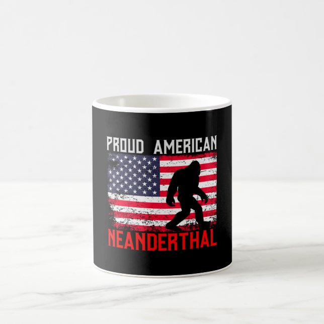 Proud American Neanderthal | USA flagga och Bigfoo Kaffemugg (Center)